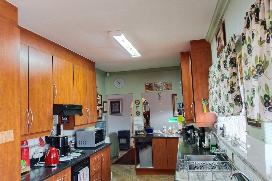 5 Bedroom Property for Sale in Meerhof North West